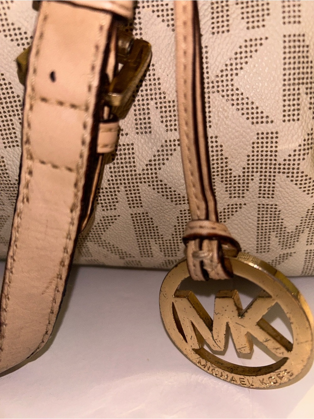 Michael Kors Grayson Signature Vanilla Satchel - Picture 4 of 9